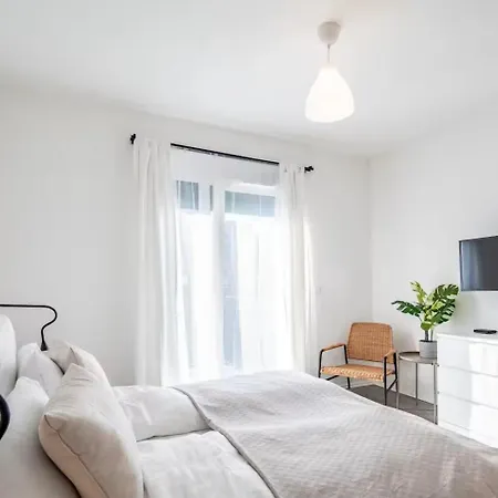 Modern Hideaway With Balcony