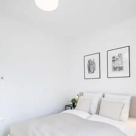 Modern Hideaway With Balcony Apartament *