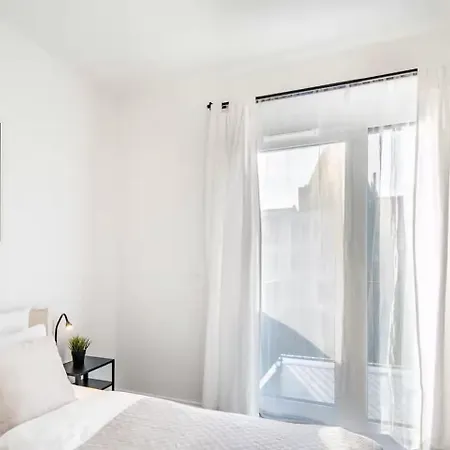Apartamento Modern Hideaway With Balcony *