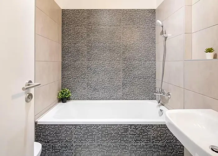 Modern Hideaway With Balcony * Budapesta