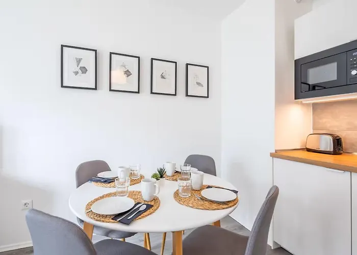 Modern Hideaway With Balcony Apartament *