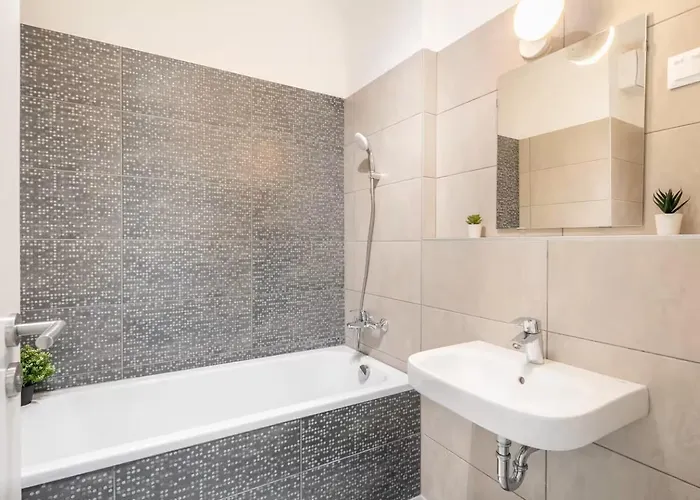 Modern Hideaway With Balcony Apartament